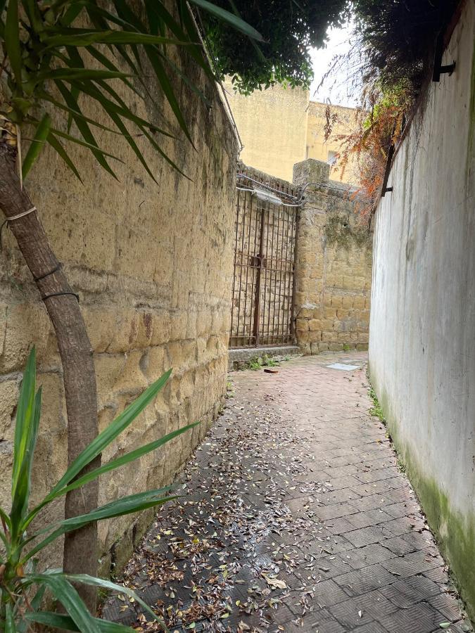Residenza Chiaia Bed & Breakfast Napoli Bagian luar foto