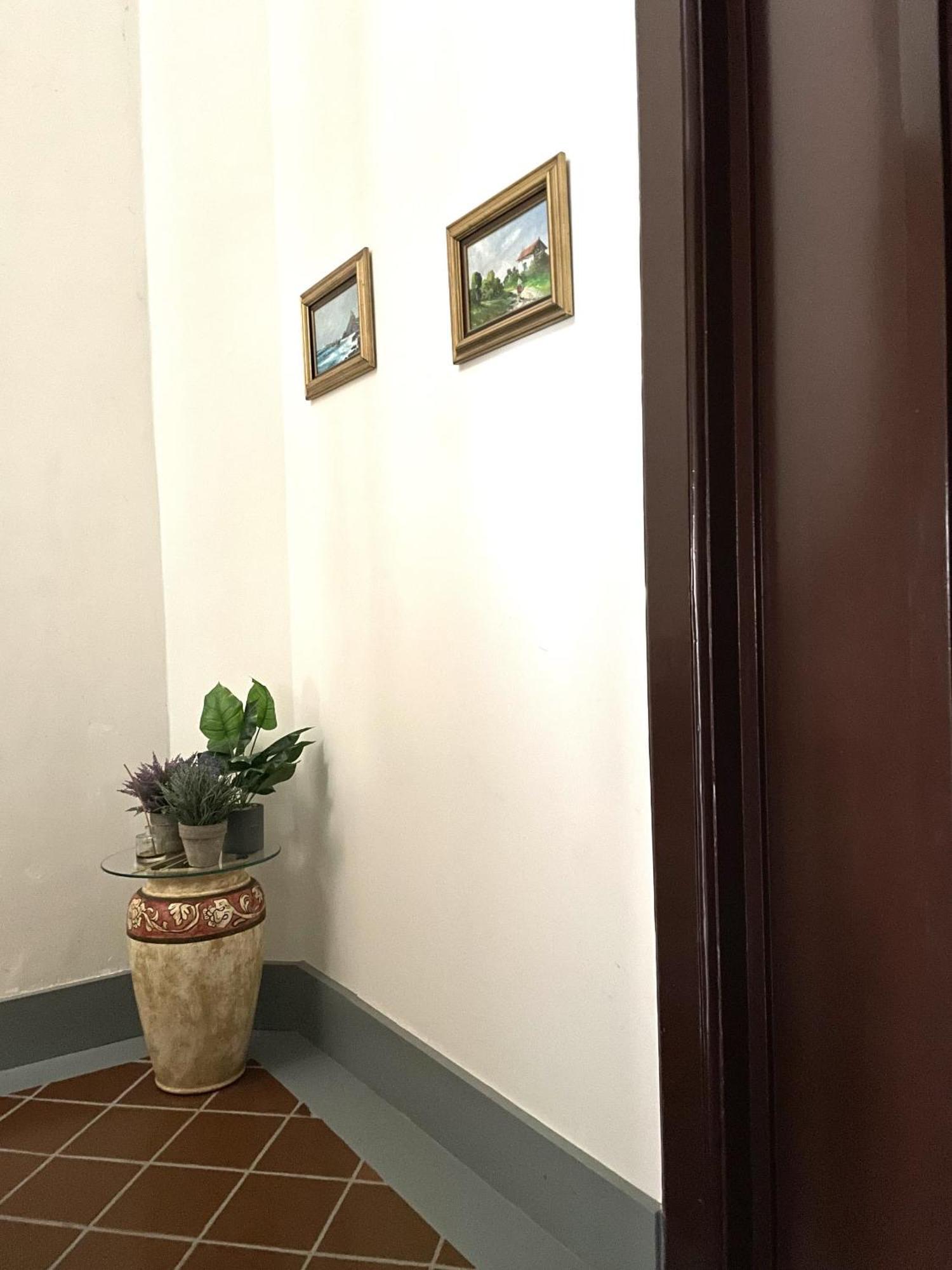 Residenza Chiaia Bed & Breakfast Napoli Bagian luar foto