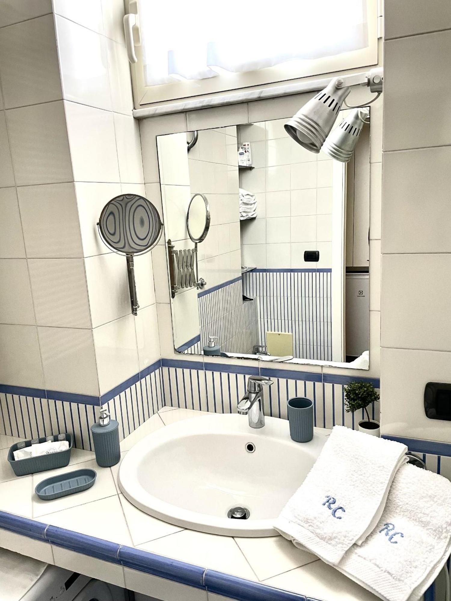 Residenza Chiaia Bed & Breakfast Napoli Bagian luar foto