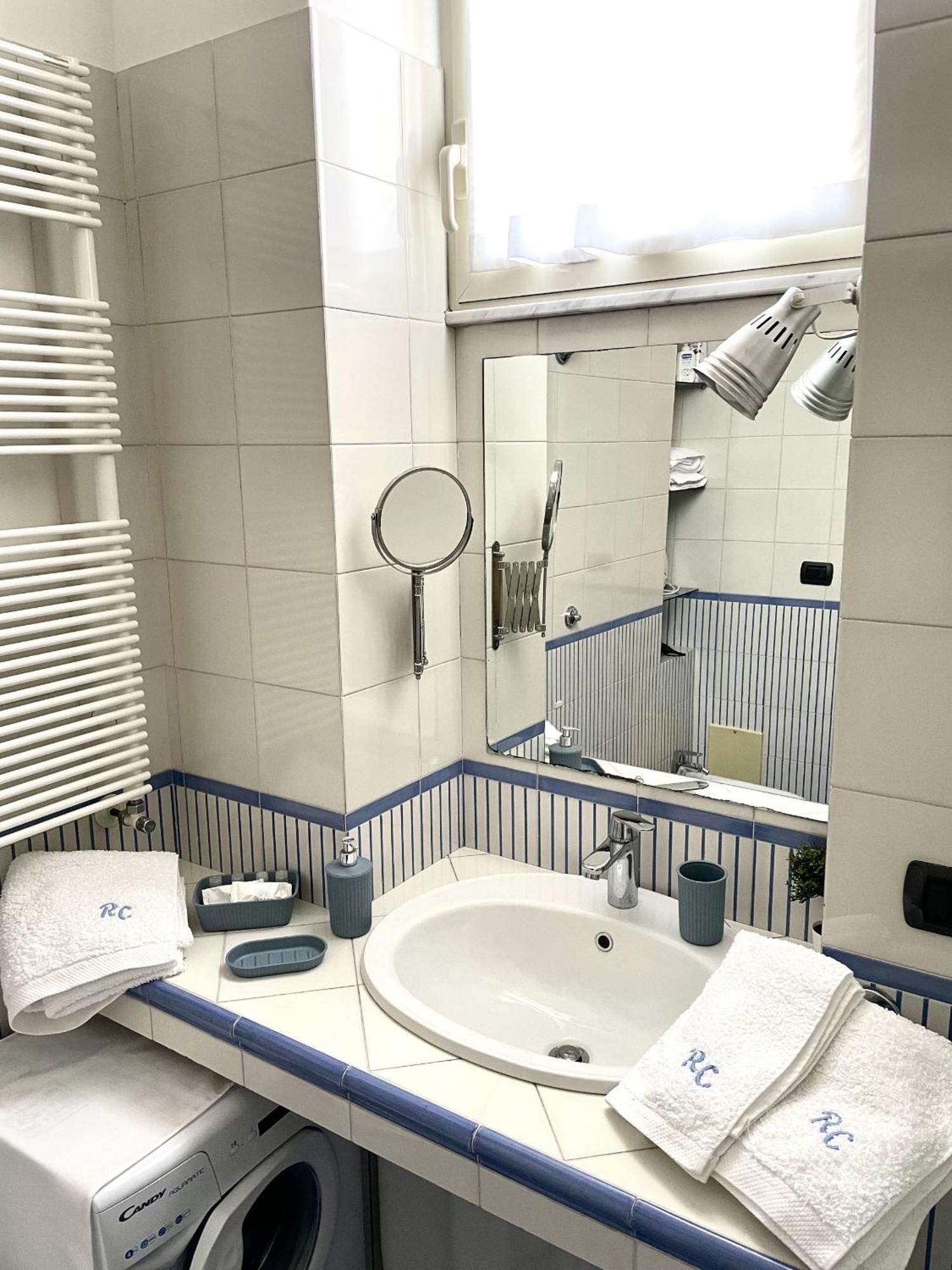 Residenza Chiaia Bed & Breakfast Napoli Bagian luar foto